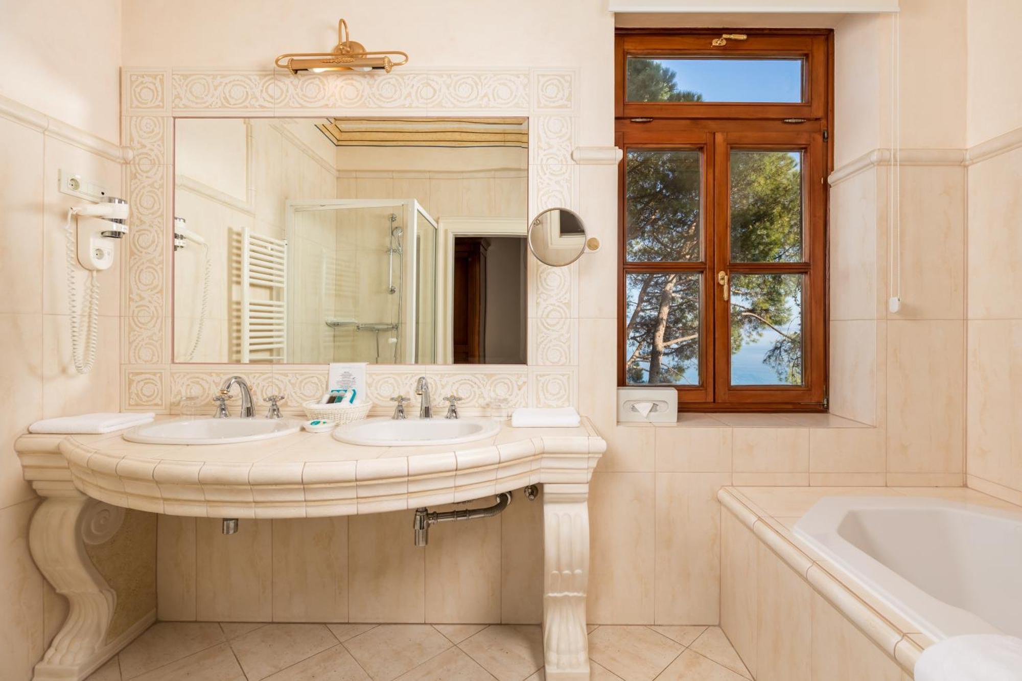 Hotel Miramar Opatija Bagian luar foto
